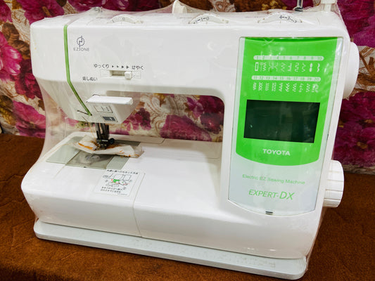 Toyota expert dx sewing machine