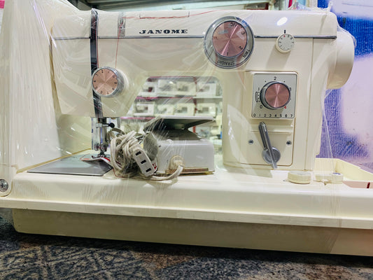Janome 802 full genion condition complete accessories