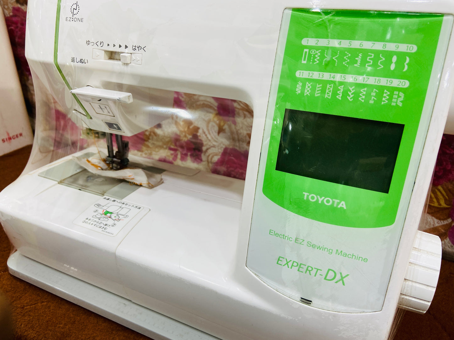 Toyota expert dx sewing machine